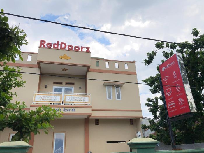RedDoorz Syariah at Jalan Pangeran Antasari 4 Lampung