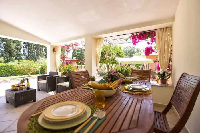 Alghero Villa Galatea con giardino per 8 persone vicino alla spiaggia con 4 camere