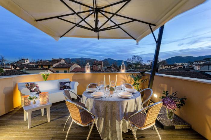 Casa Cachi 3, Breathtaking Views of Lucca from a Spacious Furnished Terrace inside the Walls