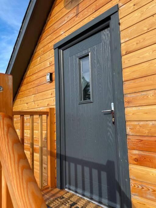 Cosy Country Modern Studio with Patio Space.