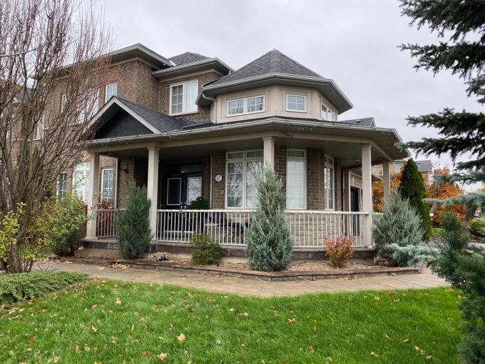 Aurora Executive Upscale Residence Three Bedrooms Three and Half Bathrooms