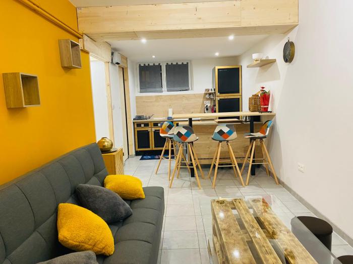 Logement de 40m2 de plein pieds dans une maison avec parking et terrasse