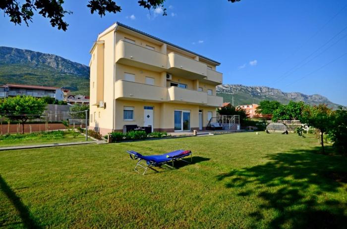 Apartment in Kastel Sucurac with sea view, balcony, air conditioning, WiFi 570-1