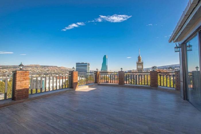 Petos Huge furnished terrace