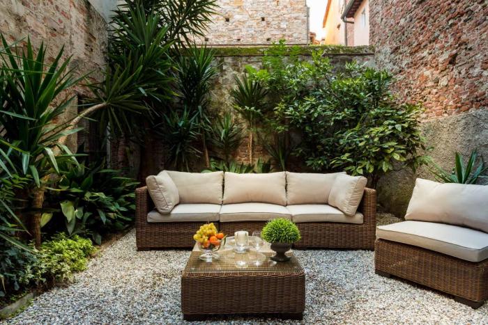 Casa Santa Zita, A Toproof Penthouse Apartment with Elevator and Private Garden Inside the Walls