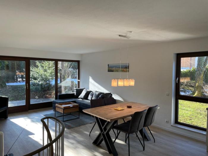 Großzügiges Domizil, 90qm, mit Terrasse, Garten, Infrarotkabine und Garage