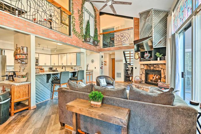 Relaxing Deck and Grill Pinetop Townhome!