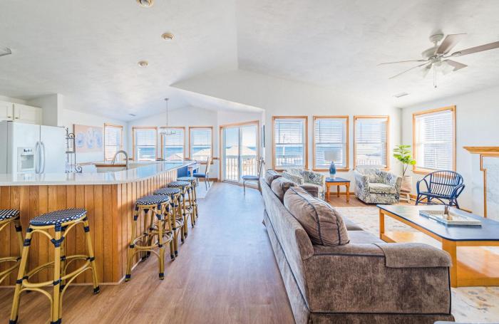 Sea Sun Greetings - Kitty Hawk MP 2.5, Ocean Views, Direct Beach Access, Pool, Hot Tub, Pets OK