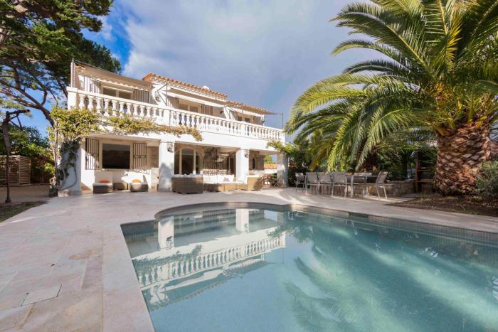 Haven of peace in Cap dAntibes heated swimming pool close to the beaches