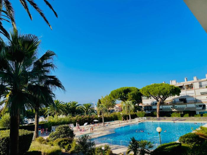 Modern appartment & Pool & seaview in St Tropez