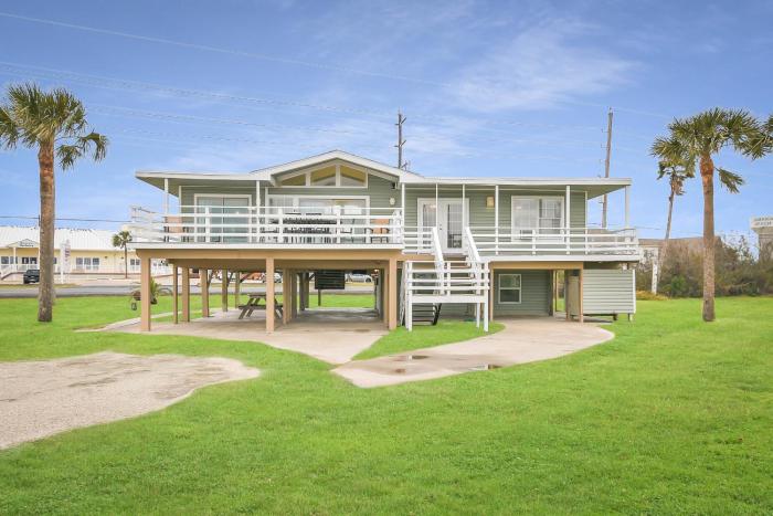Coastline Views! Jamaica Beach Home with Foosball