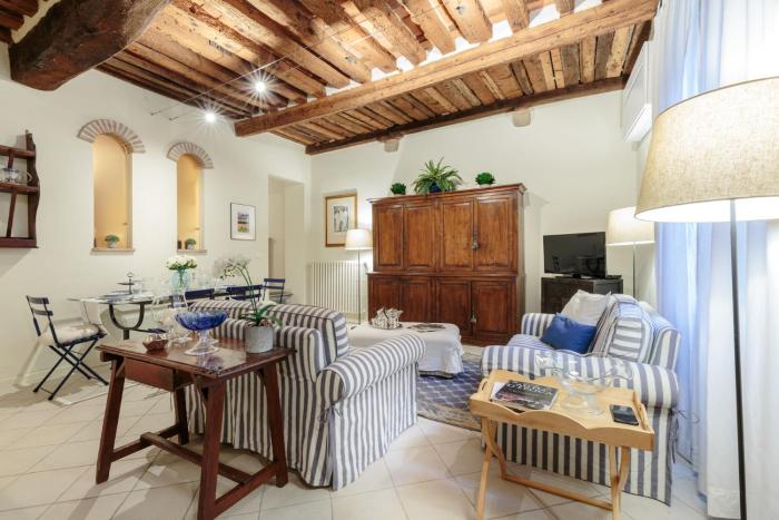1400s Apartment, Stylish Smart Ground Floor Apartment inside Lucca