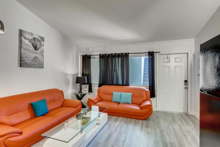 Coral Sands 1br1ba Close 2 Beach!