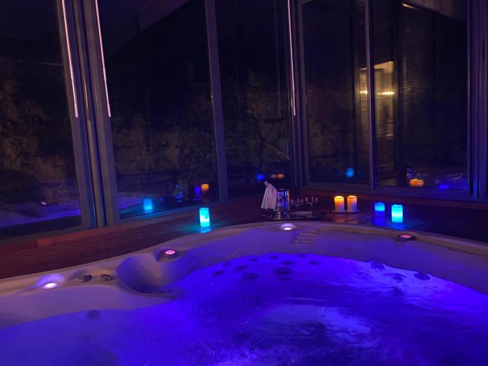 Château SPA Art Déco-PROMO Jacuzzi 1H Offerte-Parc 3Ha-Aire Enfants-Ping Pong-Piscine Extérieure-Options-Dîner-Billard-Massage-Yoga-Fitness-Sauna-Hammam-B&B en Master Suite et-ou Gîte de Charme Indépendant Tout Confort-Parc Naturel du Vexin-À 
