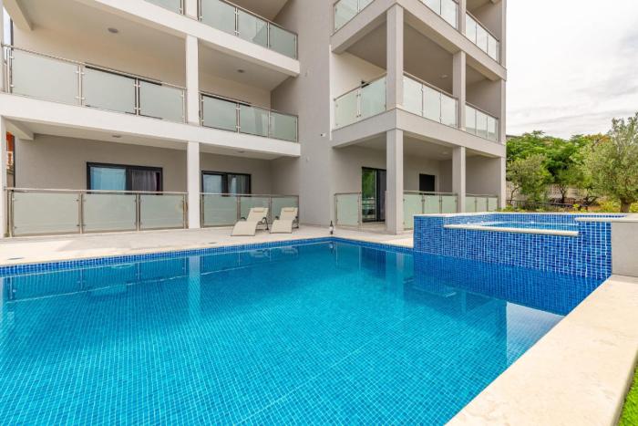 Villa Stella with pool and seaview