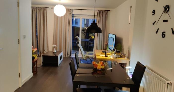 Cheerful house, private room and private shower toilet. comfortable king size mattress