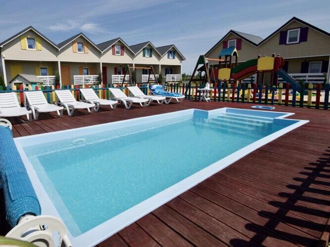 Holiday complex with outdoor pool Jezierzany