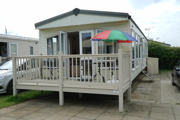 Cozy Hunstanton caravan sleeps 8 pets go free