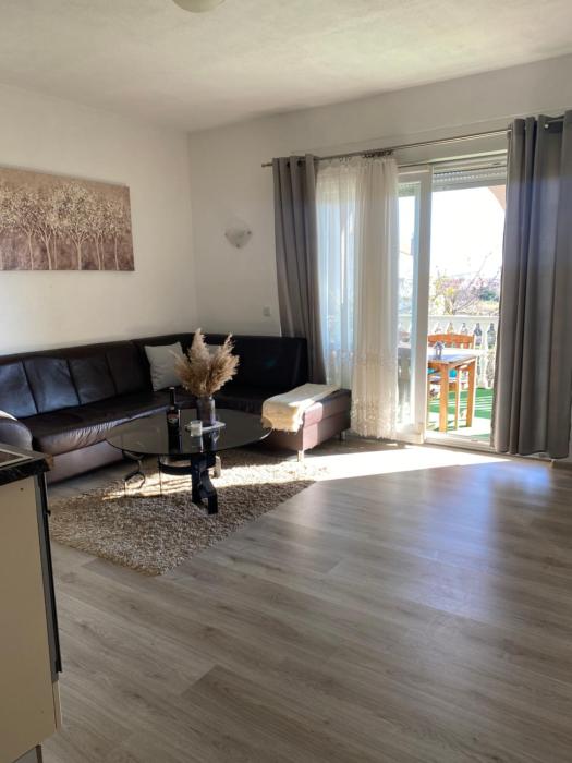 Three bedroom apartment between Trogir and Split