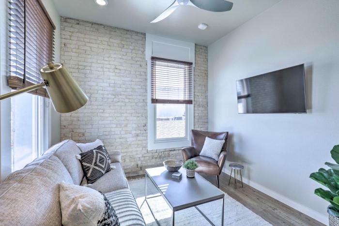 Bright San Marcos Apartment with Ideal Location