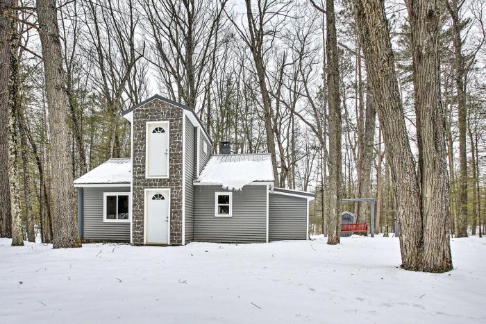 Remote Michigan Retreat on 10 Acres w Grill!