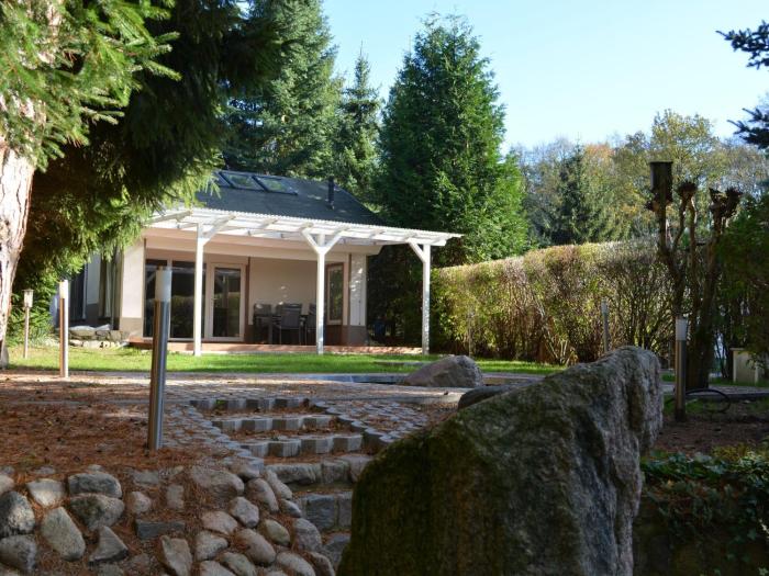 Ferienhaus mit schoenem Garten in Parchim