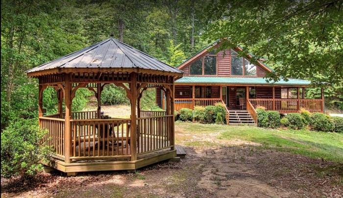 Sweet Seclusion, Hot Tub, Air Hockey, WIFI, 560 FREE tickets each paid day