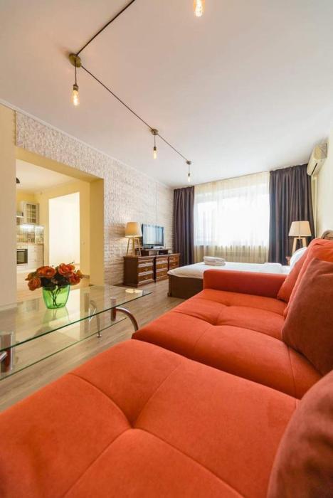 1 room 65m2 center of Obolon near River side.