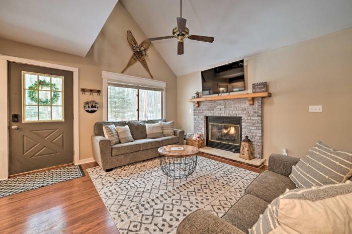 Lovely Roscommon Cabin Less Than 3 Mi to Higgins Lake!