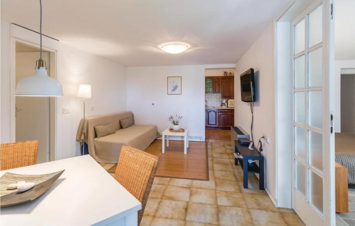 Nice Apartment In Pula With 2 Bedrooms, Wifi And Outdoor Swimming Pool