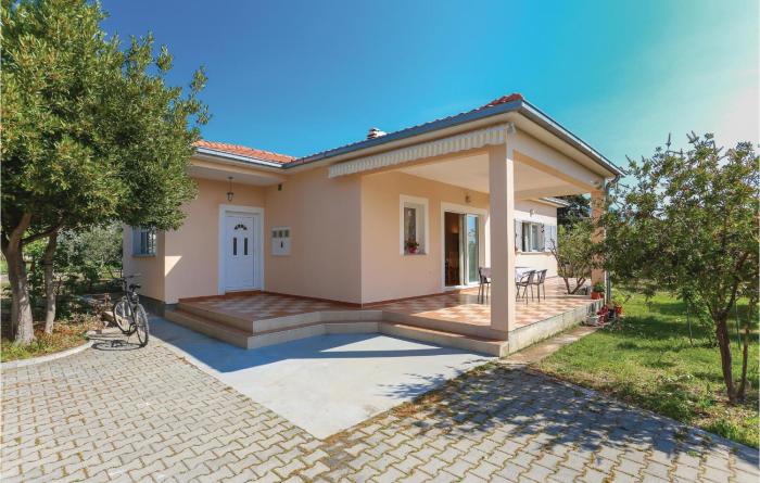 Stunning Home In Kastel Stafilic With 3 Bedrooms And Wifi