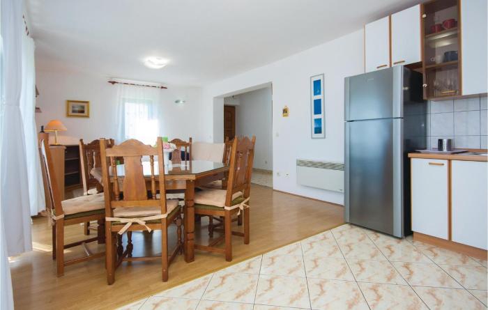 Nice Apartment In Pirovac With Kitchen