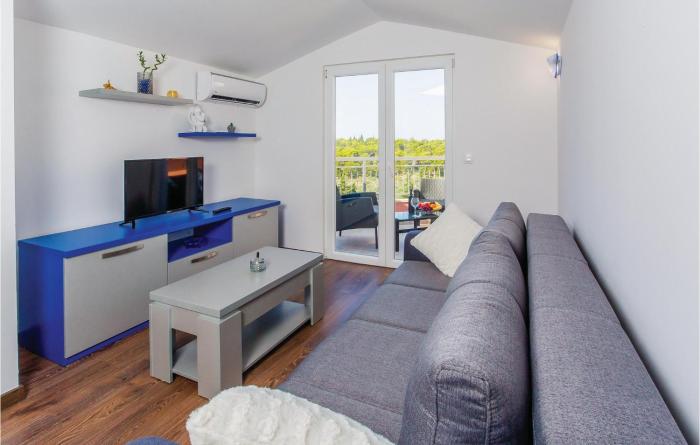 Nice Apartment In Makarska With 1 Bedrooms And Wifi