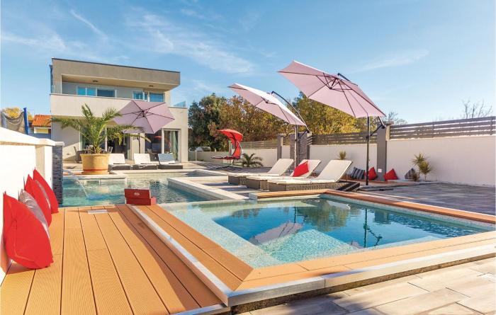 Amazing Home In Pula With Kitchen