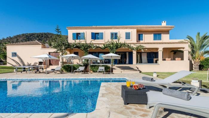 Villa Etruria close to Playa den Bossa