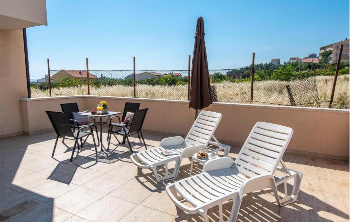 Nice Apartment In Podstrana With Wifi