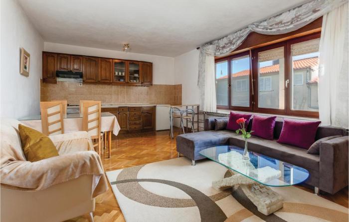 Amazing Apartment In Podstrana With Wifi