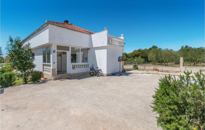 4 Bedroom Amazing Home In Sukosan