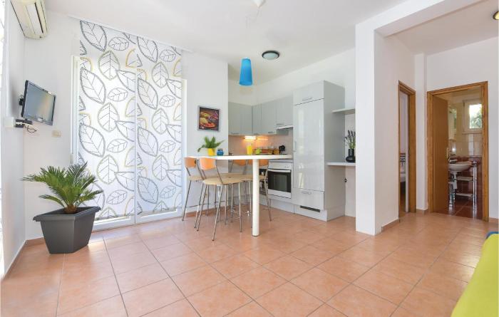 Nice Apartment In Vodice With 1 Bedrooms And Wifi