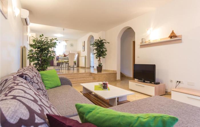 Nice Apartment In Pula With 2 Bedrooms And Wifi