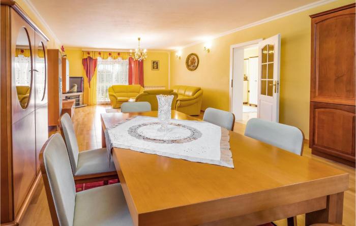 Beautiful Apartment In Labin With Wifi