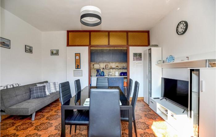 Awesome Apartment In Sibenik With 3 Bedrooms