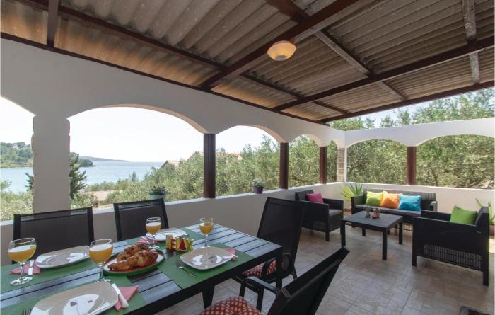 Nice Home In Vela Luka With 2 Bedrooms And Wifi