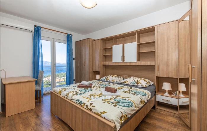Nice Apartment In Novi Vinodolski With 3 Bedrooms And Wifi