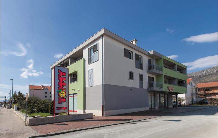 Three-Bedroom Apartment Kastel Gomilica With Sea View 04