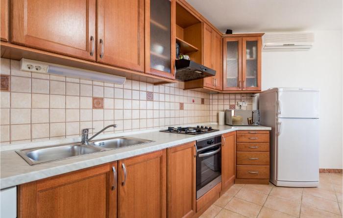 Beautiful Apartment In Sv,juraj With 2 Bedrooms And Wifi