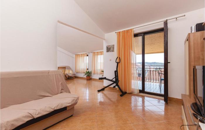 3 Bedroom Stunning Apartment In Trogir