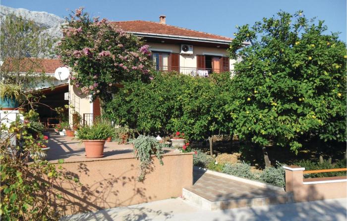 Lovely Apartment In Orebic With Kitchen