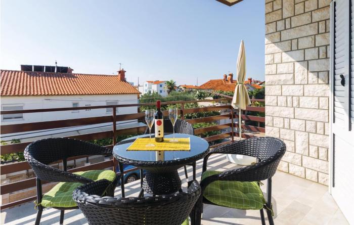 Lovely Apartment In Novigrad With Wifi