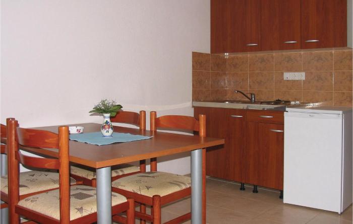 Awesome Apartment In Klenovica With Wifi